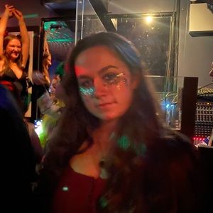 Meet your Posher, Casey